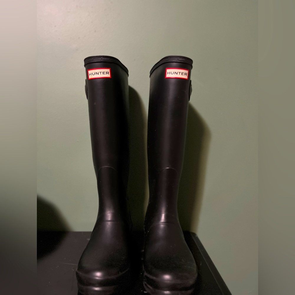 Women’s Size 6. Matte Finish Black Hunter Original Tall Rain Boots